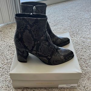 BRAND NEW Marc Fisher Gray & Black Snake print Dyvine Bootie, size 7.5